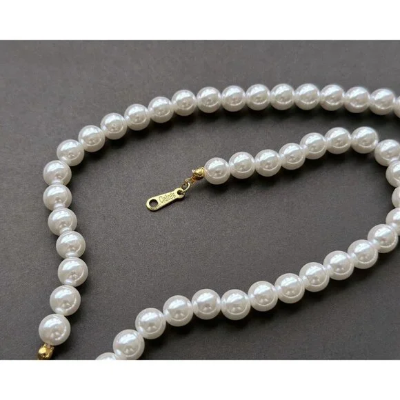 Shell bead, faux beige and white pearls, Olive shell pendant necklace set of 4 - Picture 9 of 10